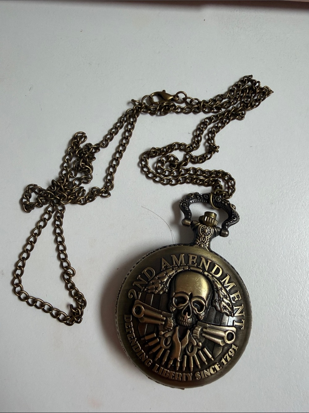 Source Unknown Brass-Tone Skull & Guns Pocket Watch Necklace needs battery